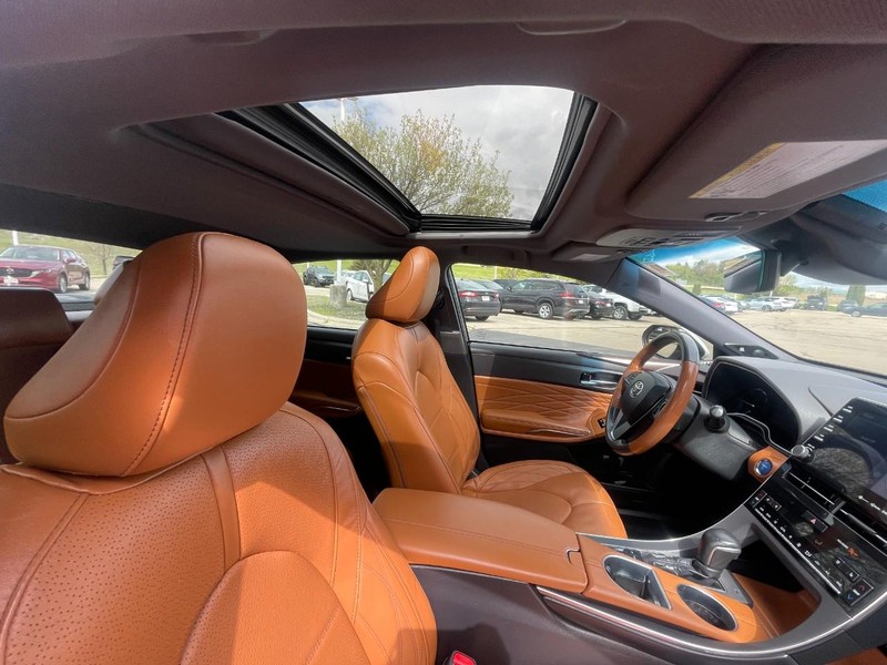 Toyota Avalon Vehicle Image 11