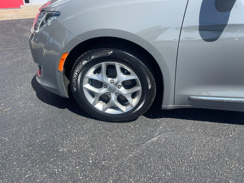 Chrysler Pacifica Vehicle Image 06