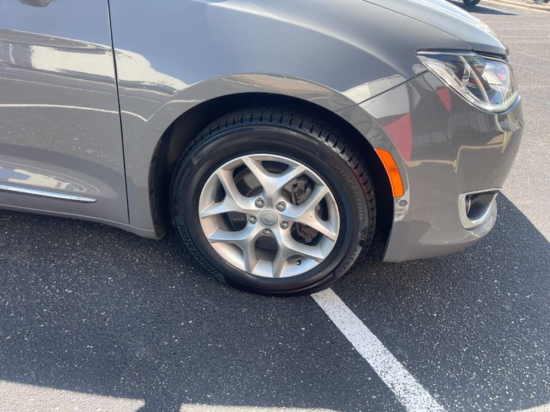 Chrysler Pacifica Vehicle Image 07