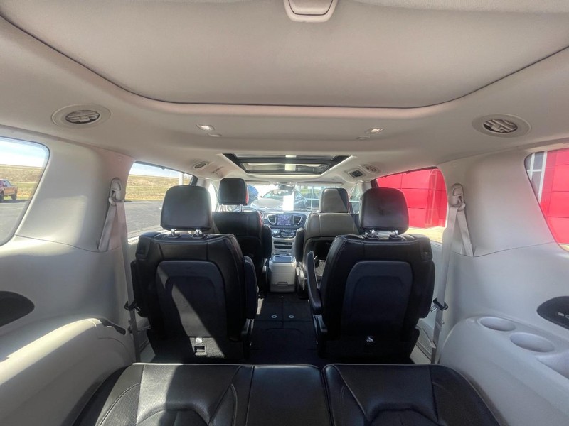 Chrysler Pacifica Vehicle Image 19