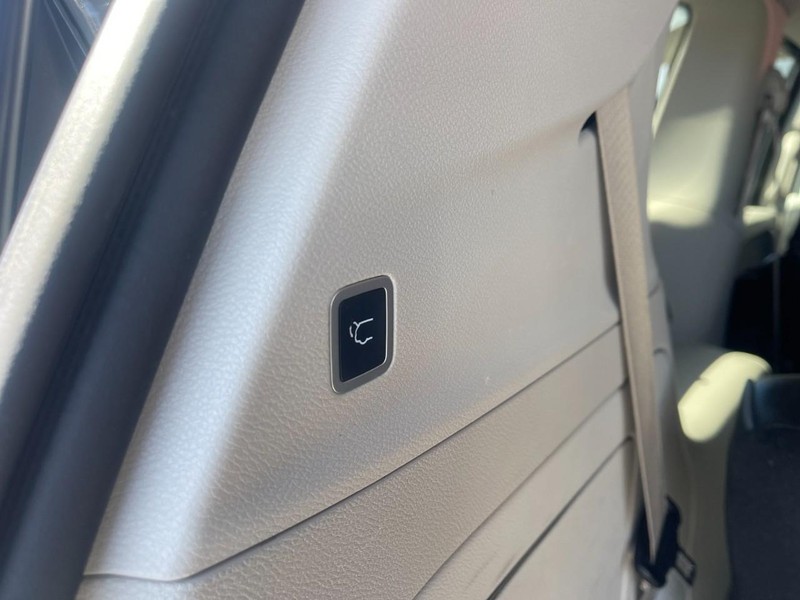 Chrysler Pacifica Vehicle Image 20