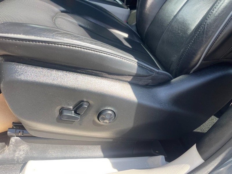 Chrysler Pacifica Vehicle Image 24