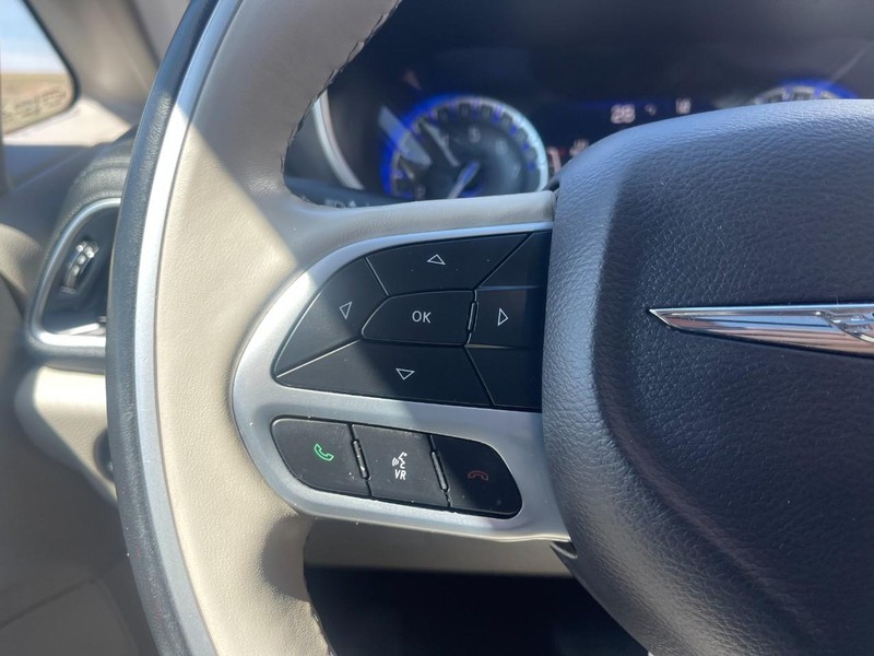 Chrysler Pacifica Vehicle Image 29