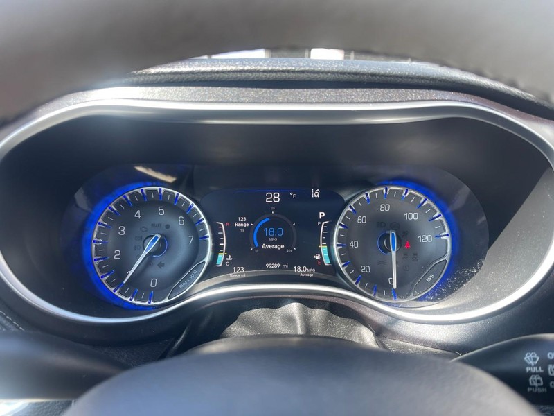 Chrysler Pacifica Vehicle Image 31