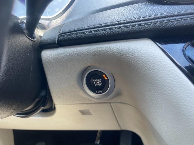 Chrysler Pacifica Vehicle Image 33