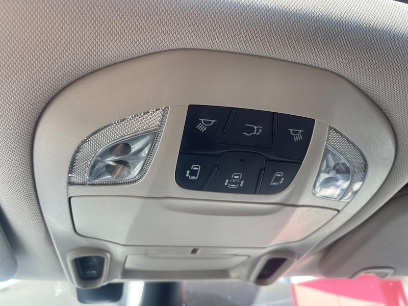 Chrysler Pacifica Vehicle Image 38