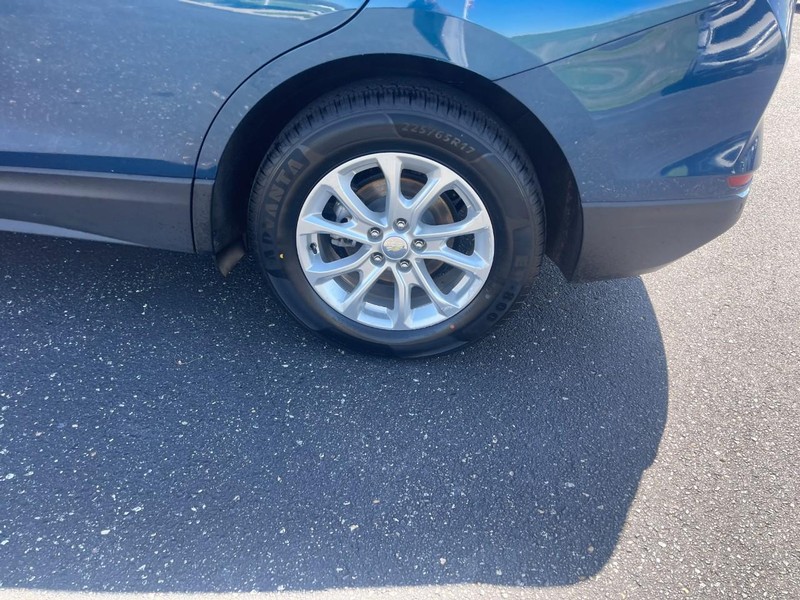 Chevrolet Equinox Vehicle Image 05