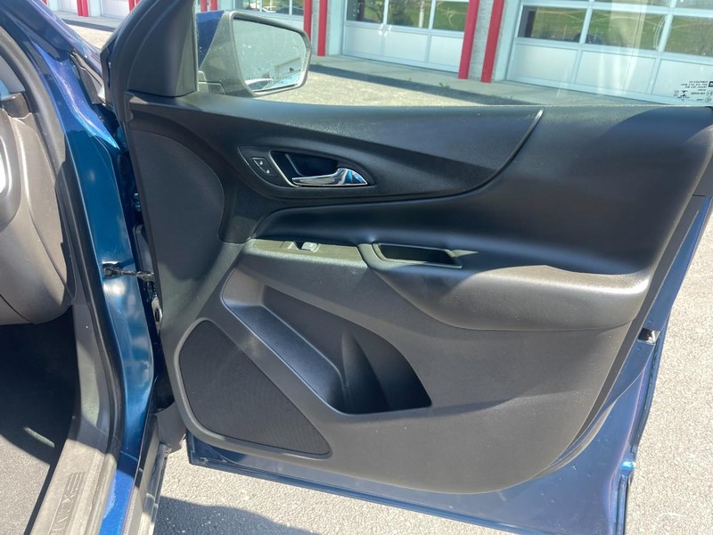 Chevrolet Equinox Vehicle Image 12