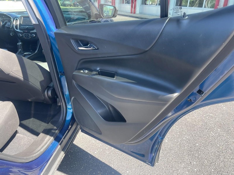 Chevrolet Equinox Vehicle Image 15