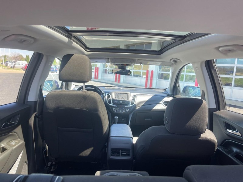 Chevrolet Equinox Vehicle Image 16