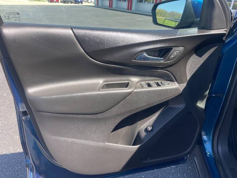 Chevrolet Equinox Vehicle Image 22
