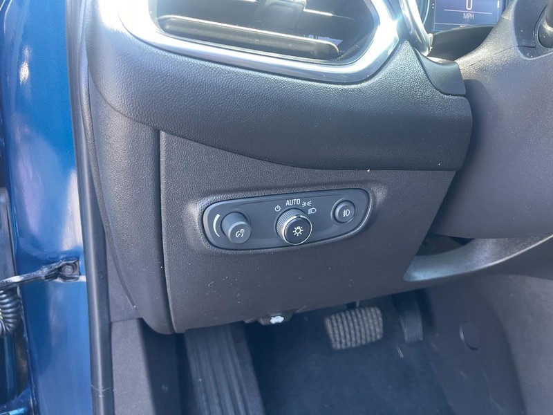 Chevrolet Equinox Vehicle Image 24