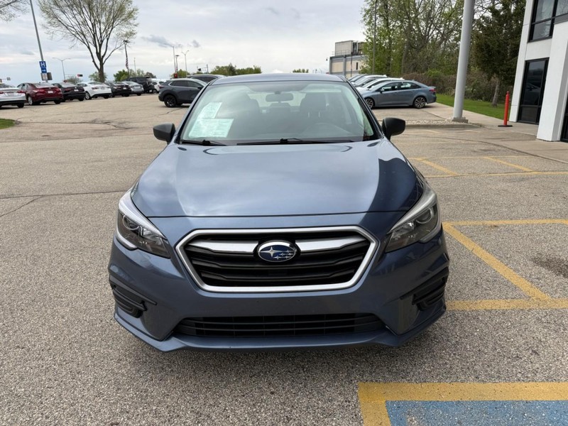 Subaru Legacy Vehicle Image 02