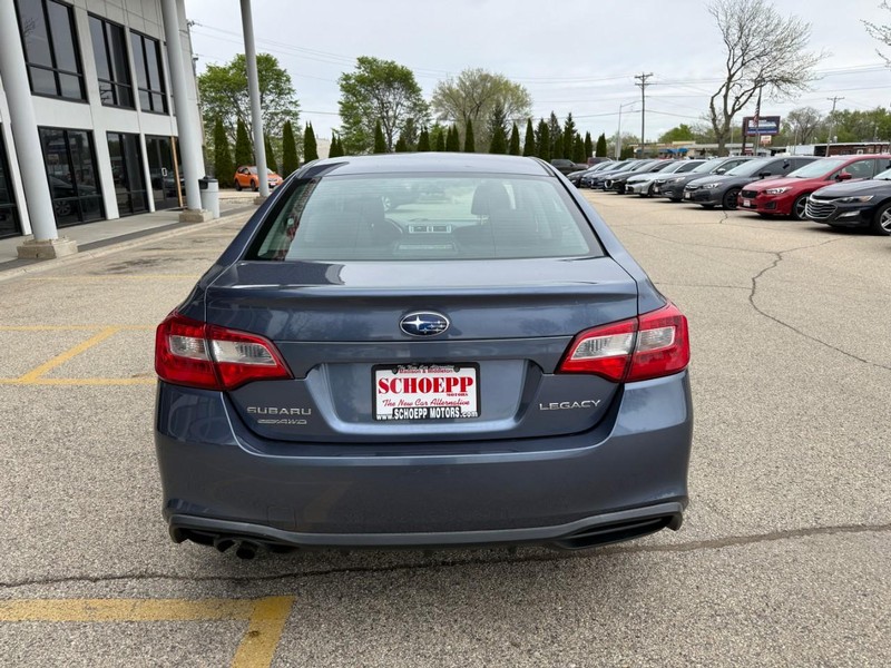 Subaru Legacy Vehicle Image 06