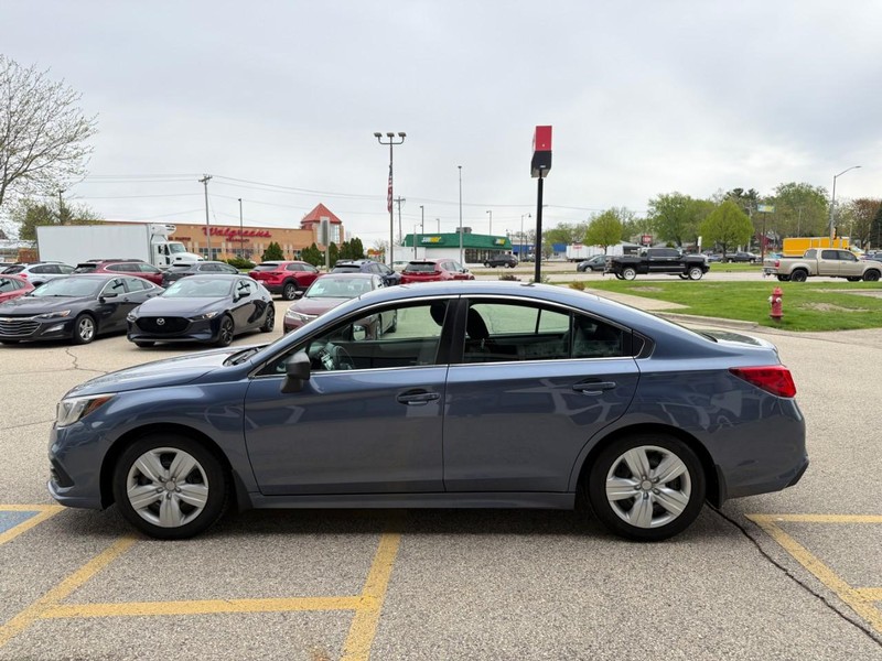 Subaru Legacy Vehicle Image 08