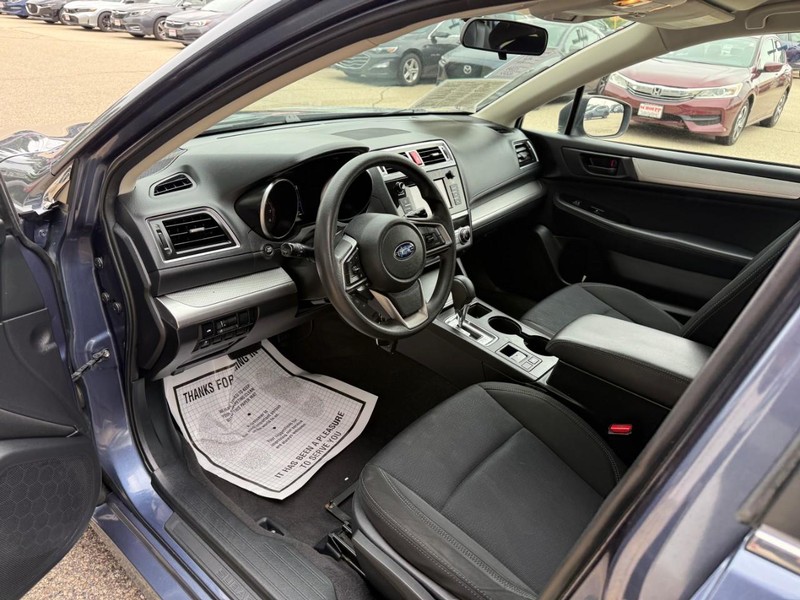 Subaru Legacy Vehicle Image 10