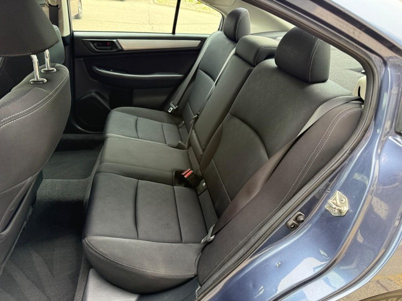 Subaru Legacy Vehicle Image 11