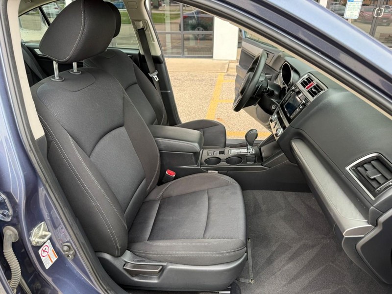 Subaru Legacy Vehicle Image 15