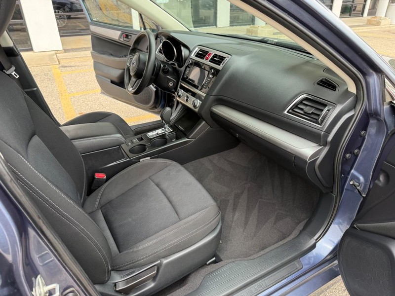 Subaru Legacy Vehicle Image 16