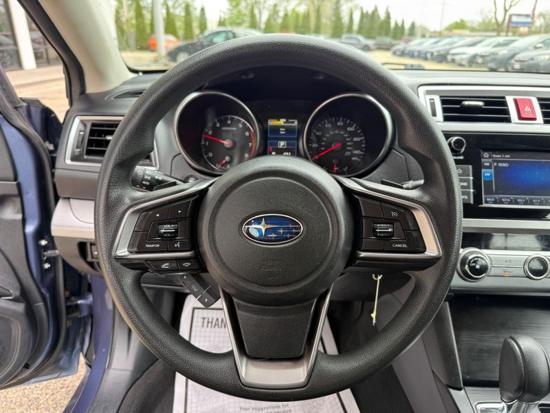 Subaru Legacy Vehicle Image 17