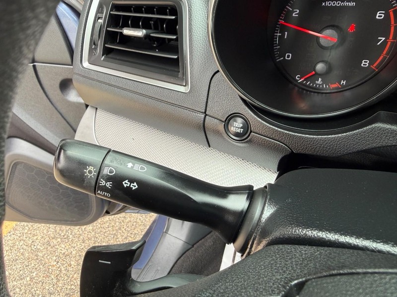 Subaru Legacy Vehicle Image 18