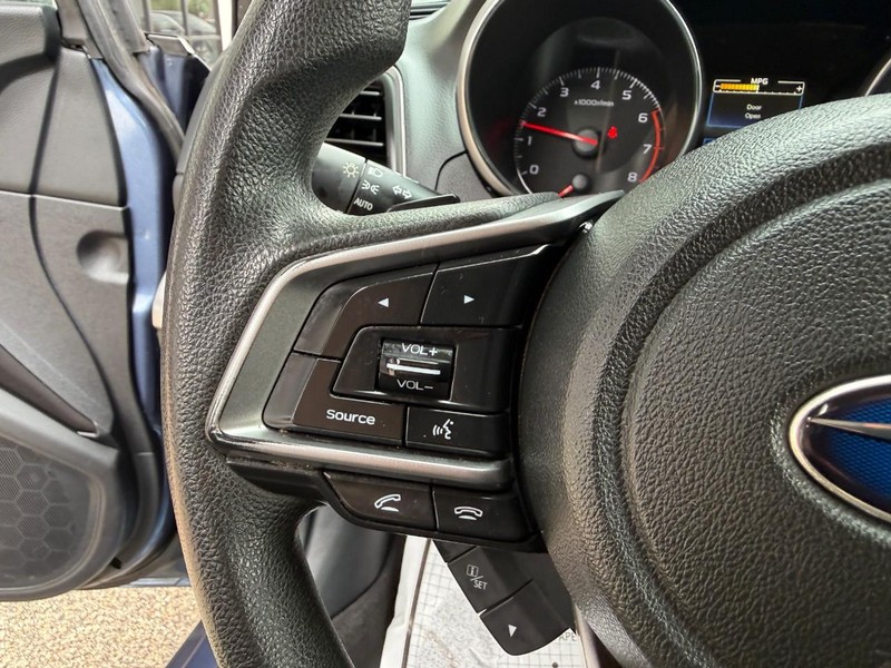 Subaru Legacy Vehicle Image 19
