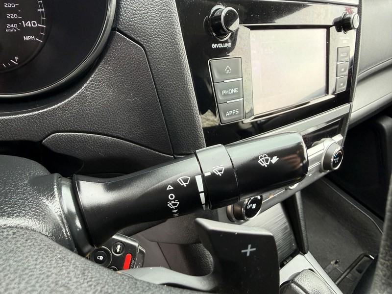 Subaru Legacy Vehicle Image 21