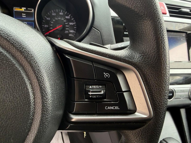 Subaru Legacy Vehicle Image 22