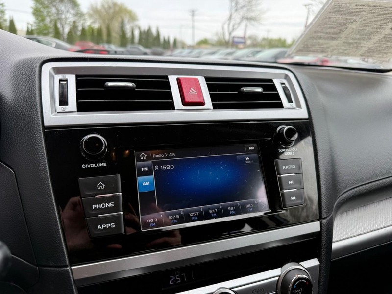 Subaru Legacy Vehicle Image 23