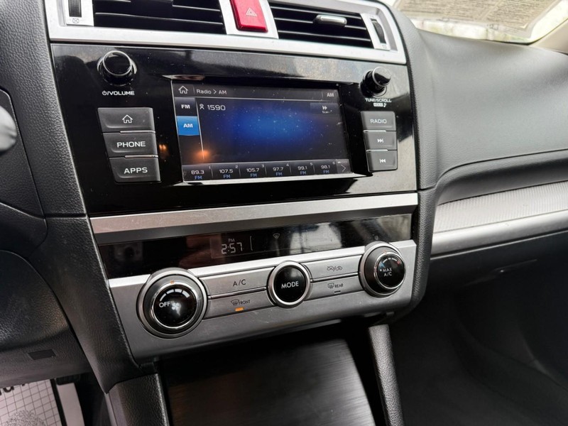 Subaru Legacy Vehicle Image 24