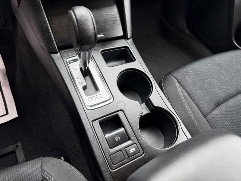 Subaru Legacy Vehicle Image 25