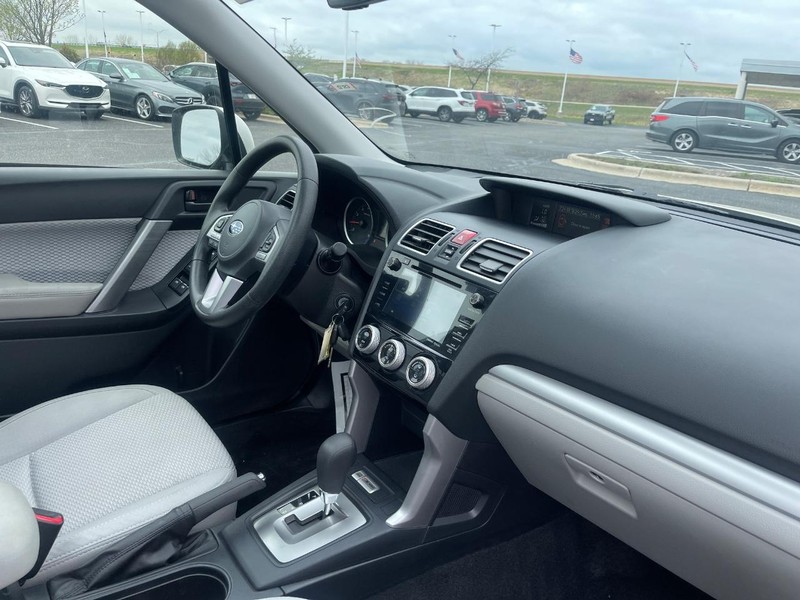 Subaru Forester Vehicle Image 02