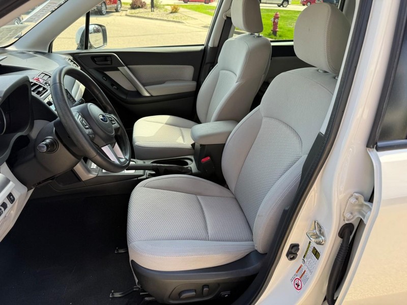 Subaru Forester Vehicle Image 09