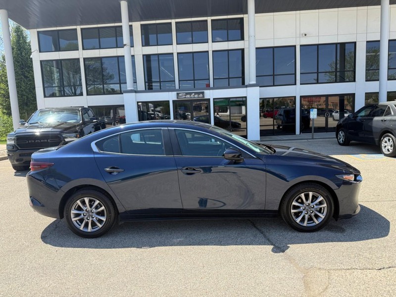 Mazda Mazda3 Sedan Vehicle Image 04