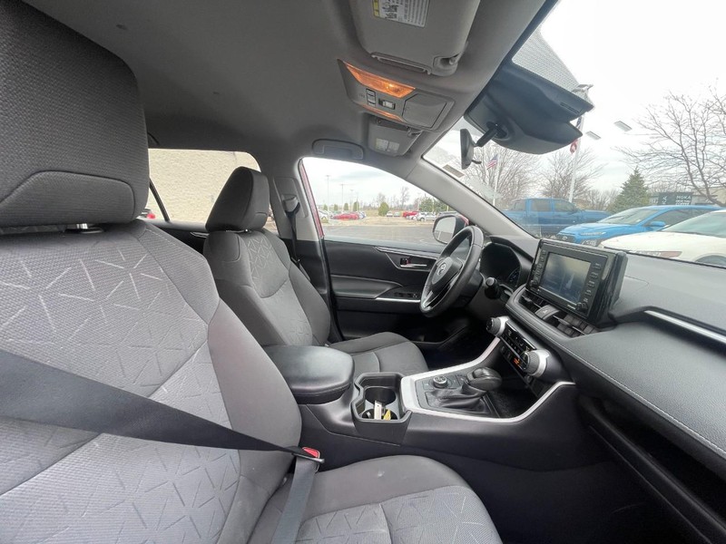 Toyota RAV4 Vehicle Image 03