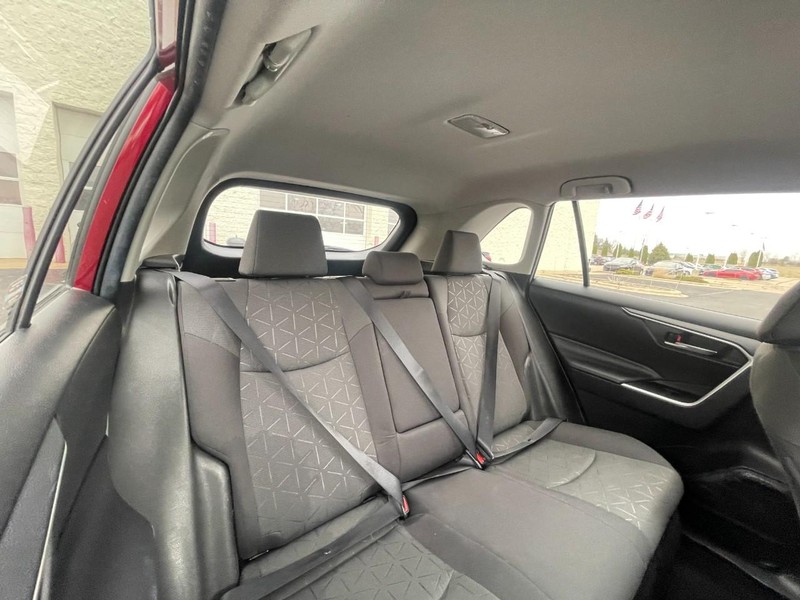 Toyota RAV4 Vehicle Image 04