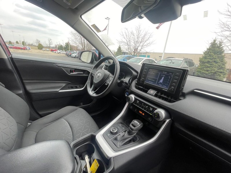 Toyota RAV4 Vehicle Image 05