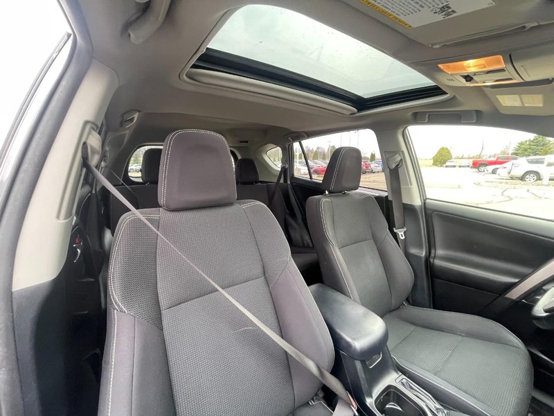 Toyota RAV4 Vehicle Image 05