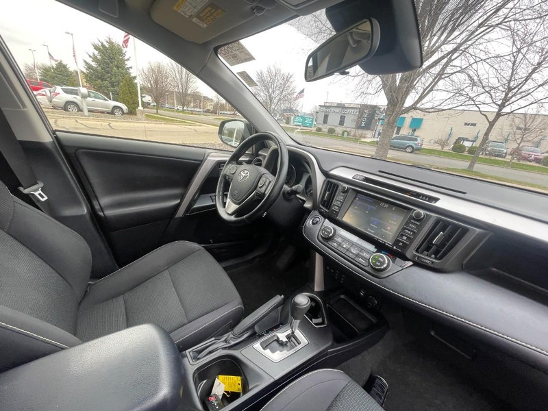 Toyota RAV4 Vehicle Image 06