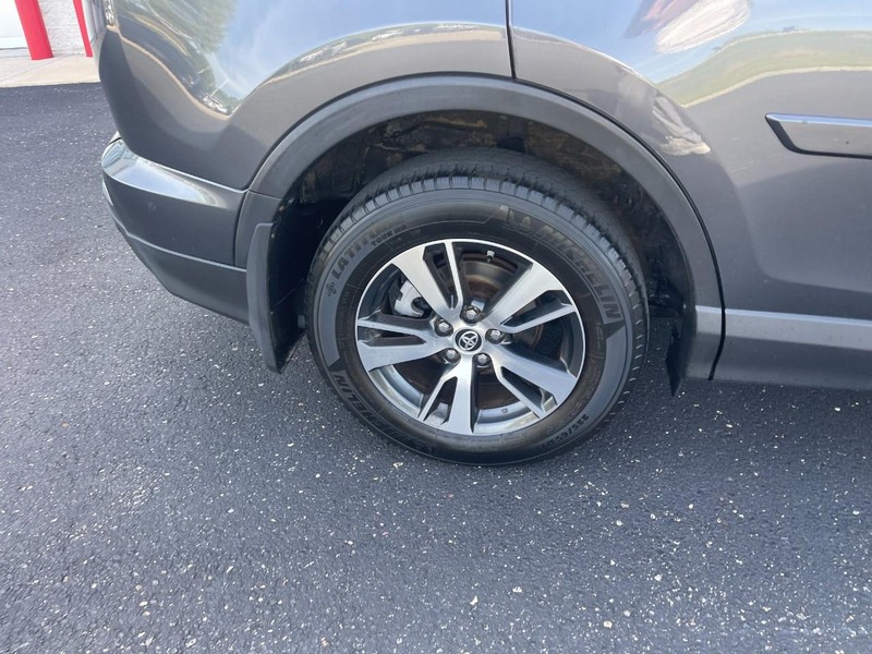Toyota RAV4 Vehicle Image 08