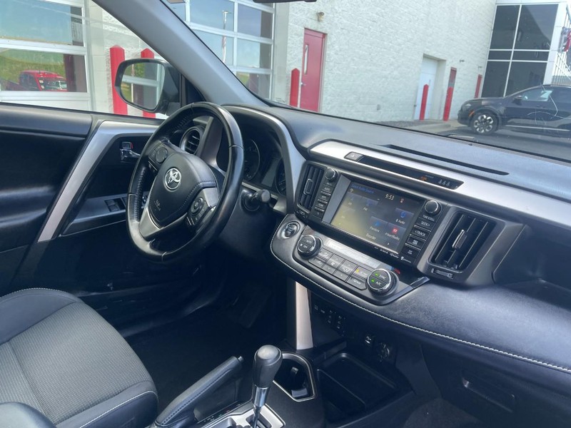 Toyota RAV4 Vehicle Image 09