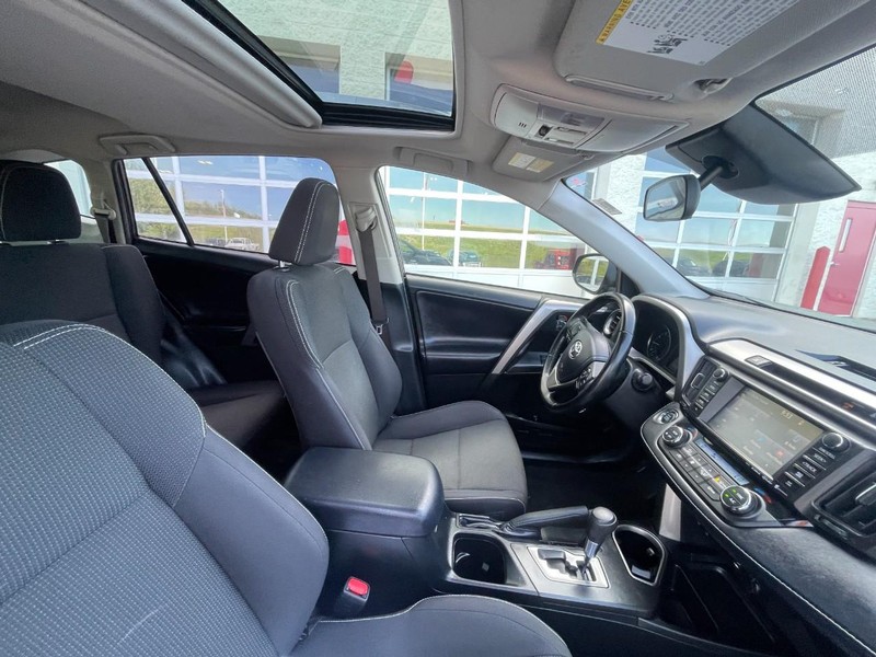 Toyota RAV4 Vehicle Image 11