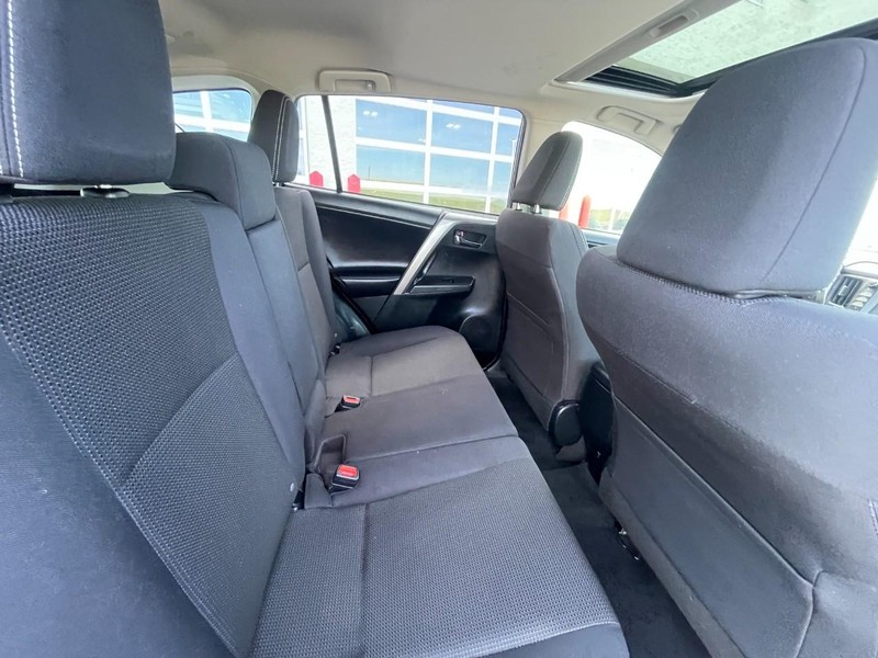 Toyota RAV4 Vehicle Image 13