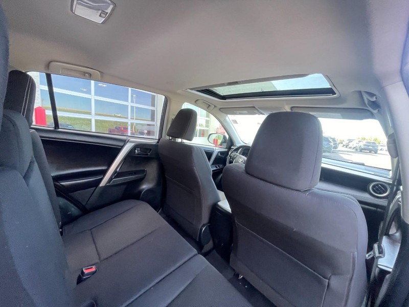 Toyota RAV4 Vehicle Image 14