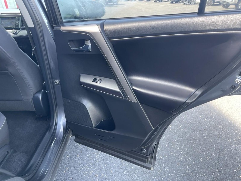 Toyota RAV4 Vehicle Image 15