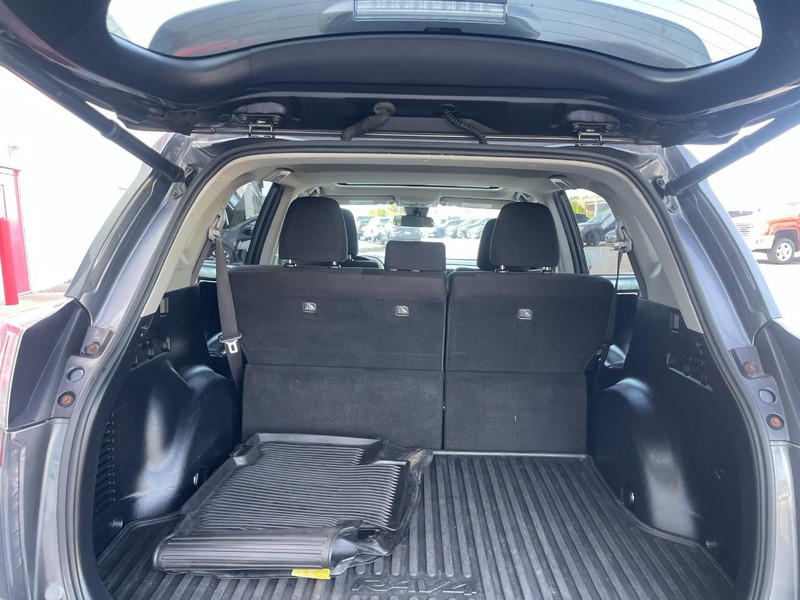 Toyota RAV4 Vehicle Image 16