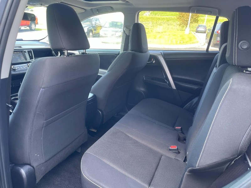 Toyota RAV4 Vehicle Image 17
