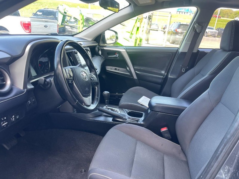 Toyota RAV4 Vehicle Image 18