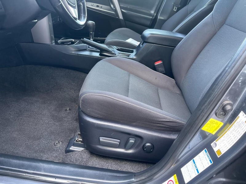 Toyota RAV4 Vehicle Image 19