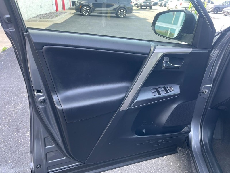 Toyota RAV4 Vehicle Image 20